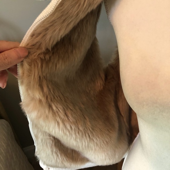 Knit vest with fair fur lining - Picture 8 of 11